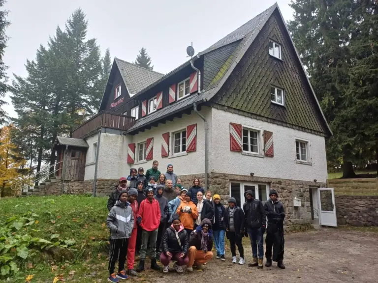 Mayenhofbesatzung-in-der-Ferienwoche-scaled